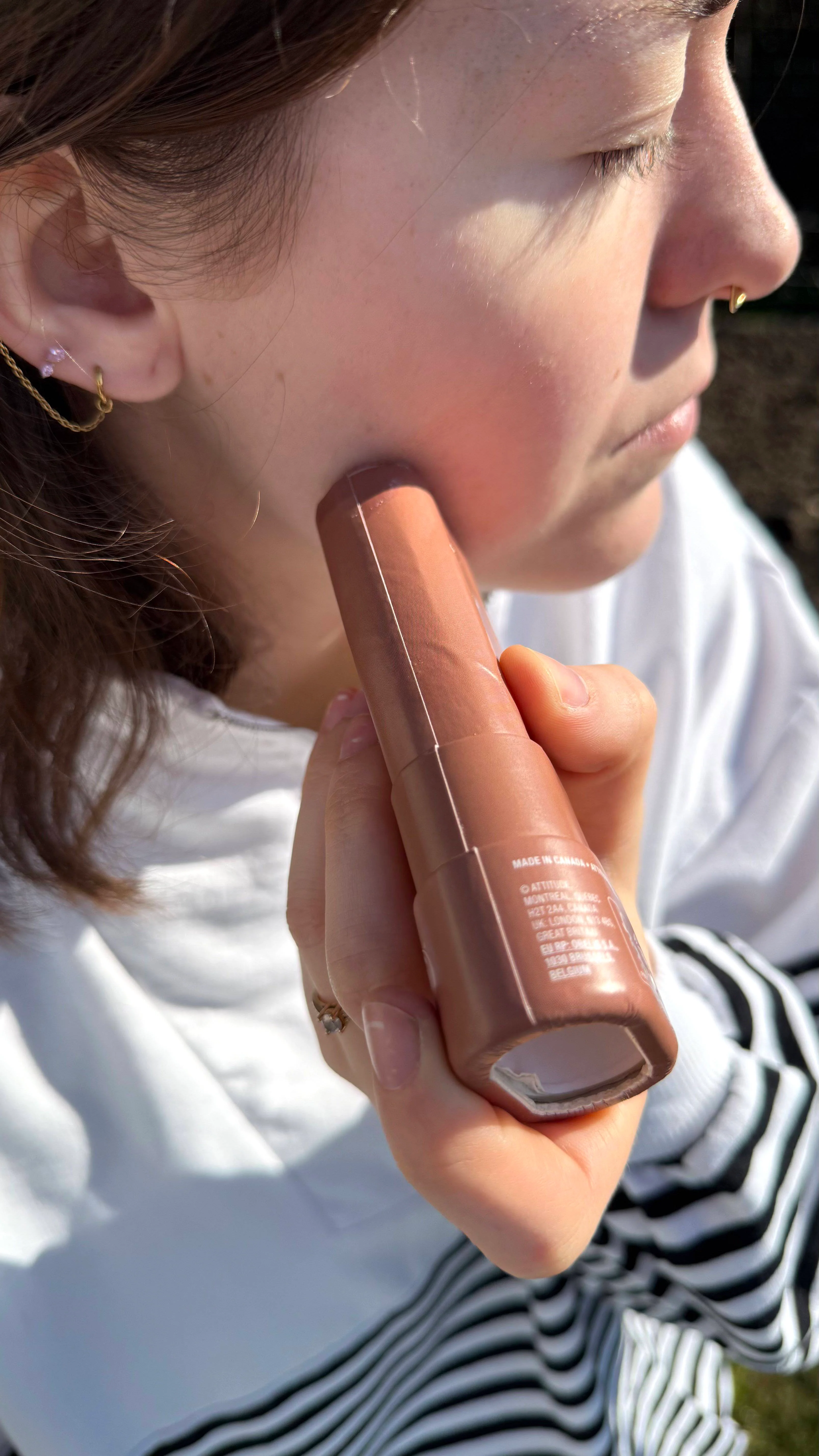 Attitude Tónující opalovací krém v tyčince SPF 30 bez vůně - tvář a rty (20 g) - Image 4