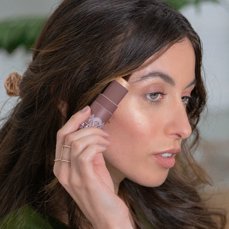 Boho Green Make-up Multistick (5,5 g) - Golden Glow - Image 2
