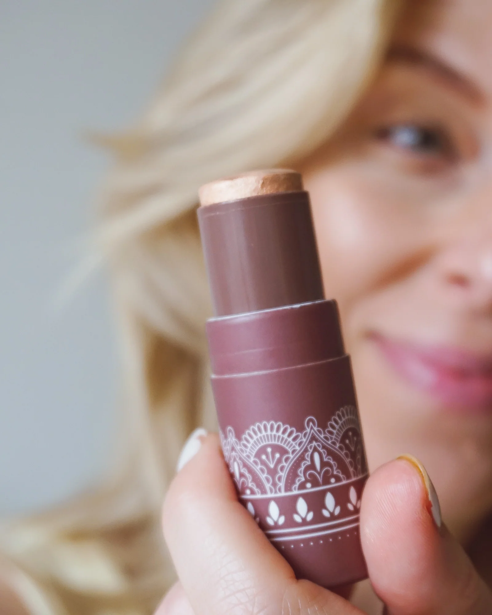 Boho Green Make-up Multistick (5,5 g) - Golden Glow - Image 5
