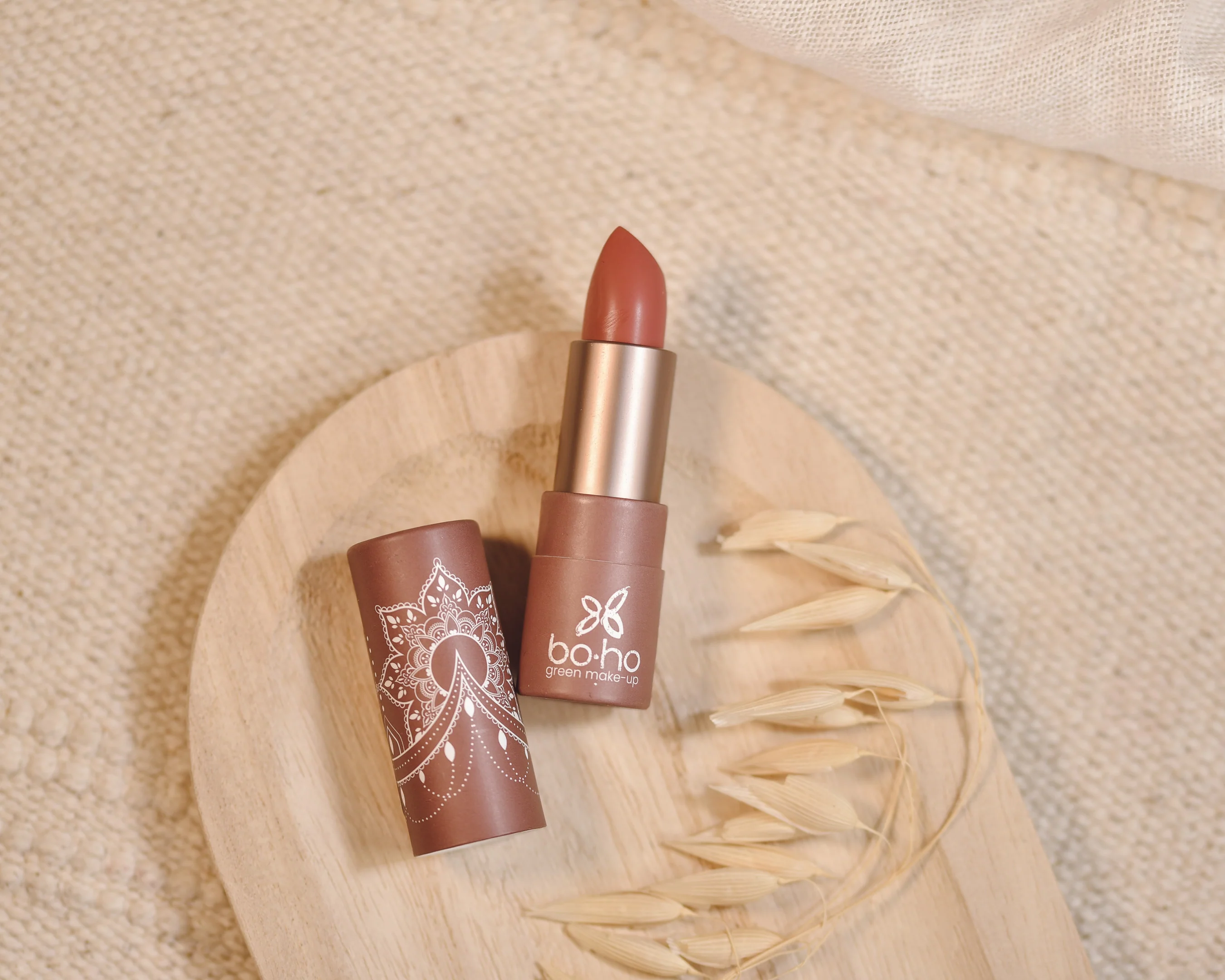Boho Green Make-up Rtěnka BIO - 109 Indie (3,5 g) - Image 5