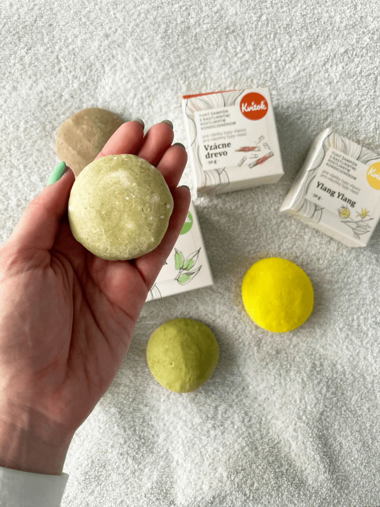 Kvitok Tuhý šampon s kondicionérem proti lupům Moringa - Image 5