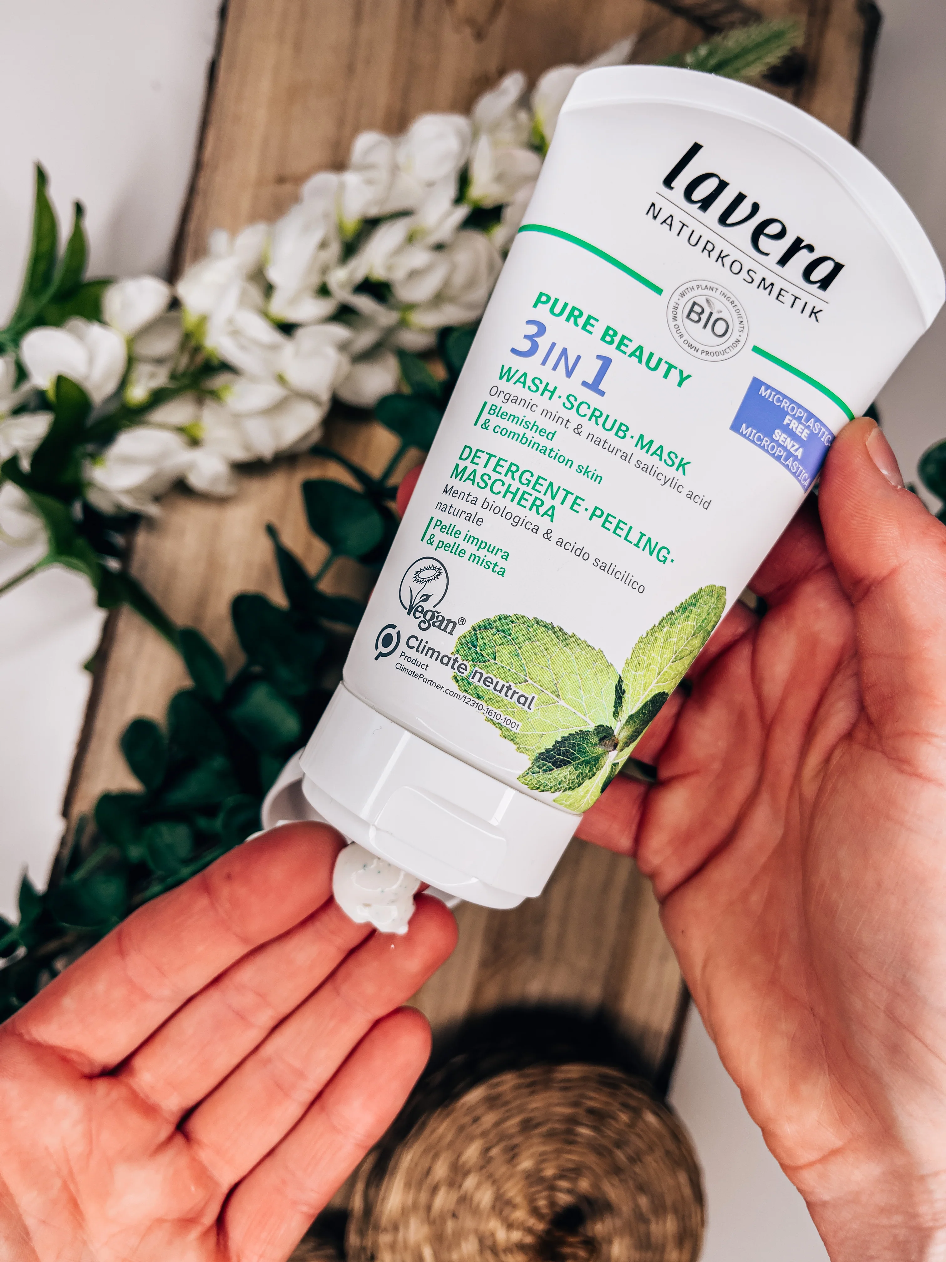 Lavera Pure Beauty Čisticí gel, peeling a maska 3v1 BIO (125 ml) - Image 2