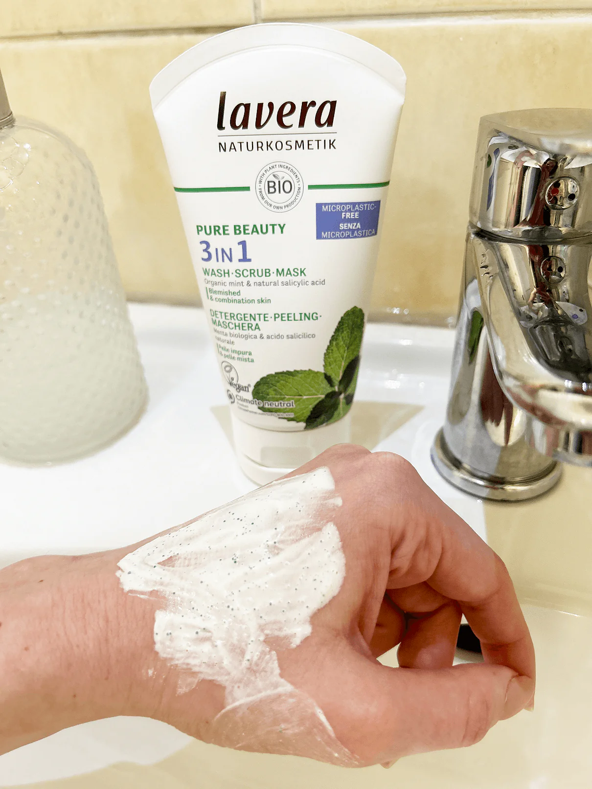 Lavera Pure Beauty Čisticí gel, peeling a maska 3v1 BIO (125 ml) - Image 3