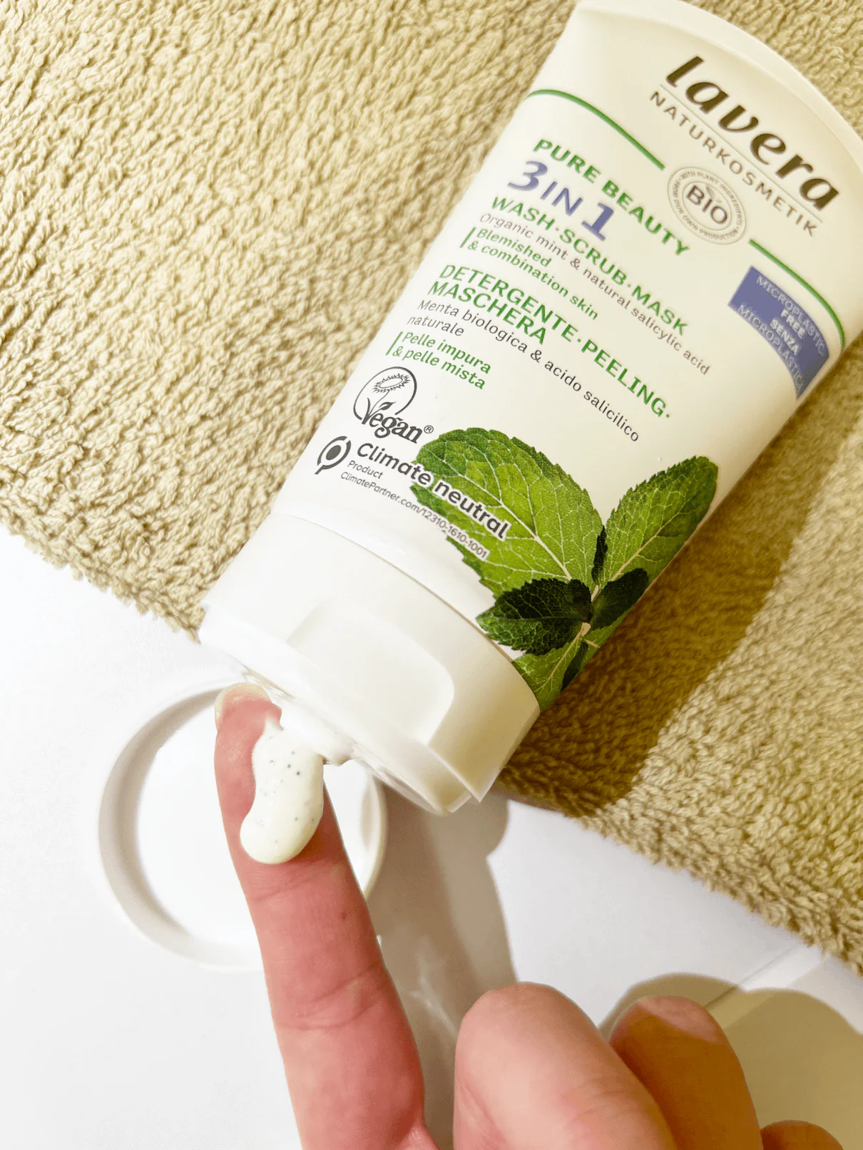 Lavera Pure Beauty Čisticí gel, peeling a maska 3v1 BIO (125 ml) - Image 4