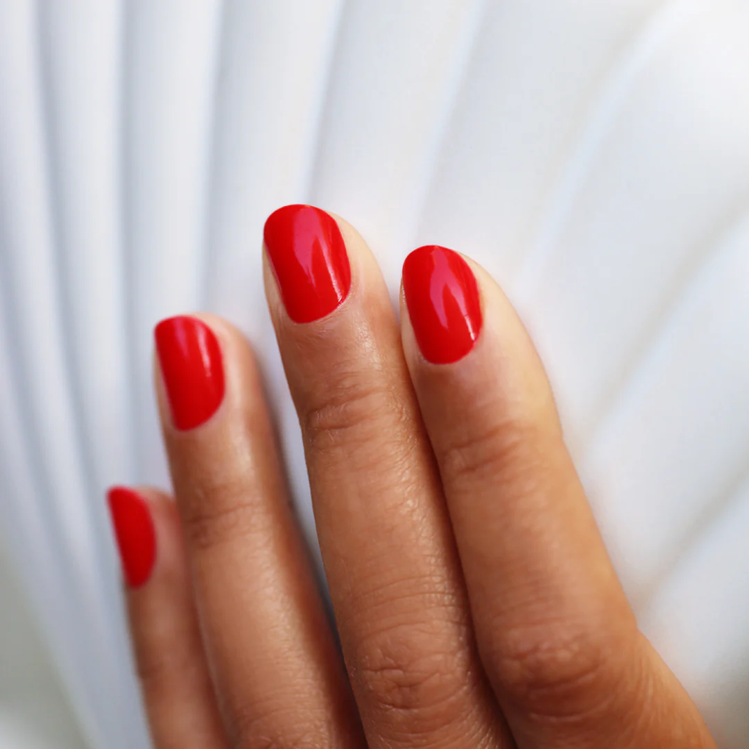 Manucurist Green Flash LED gel lak na nehty - Poppy Red (15 ml) - Image 3