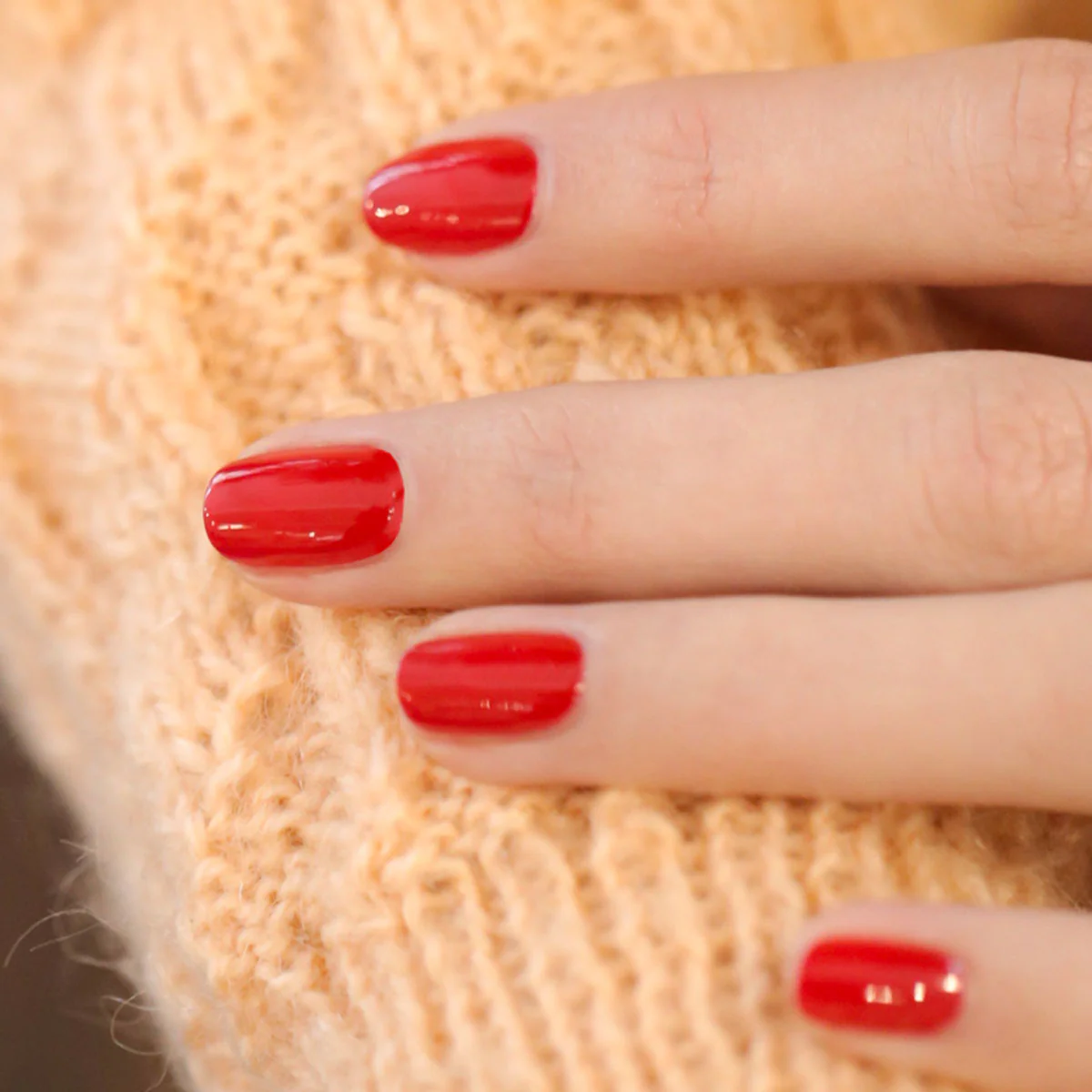 Manucurist Green Flash LED gel lak na nehty - Poppy Red (15 ml) - Image 4