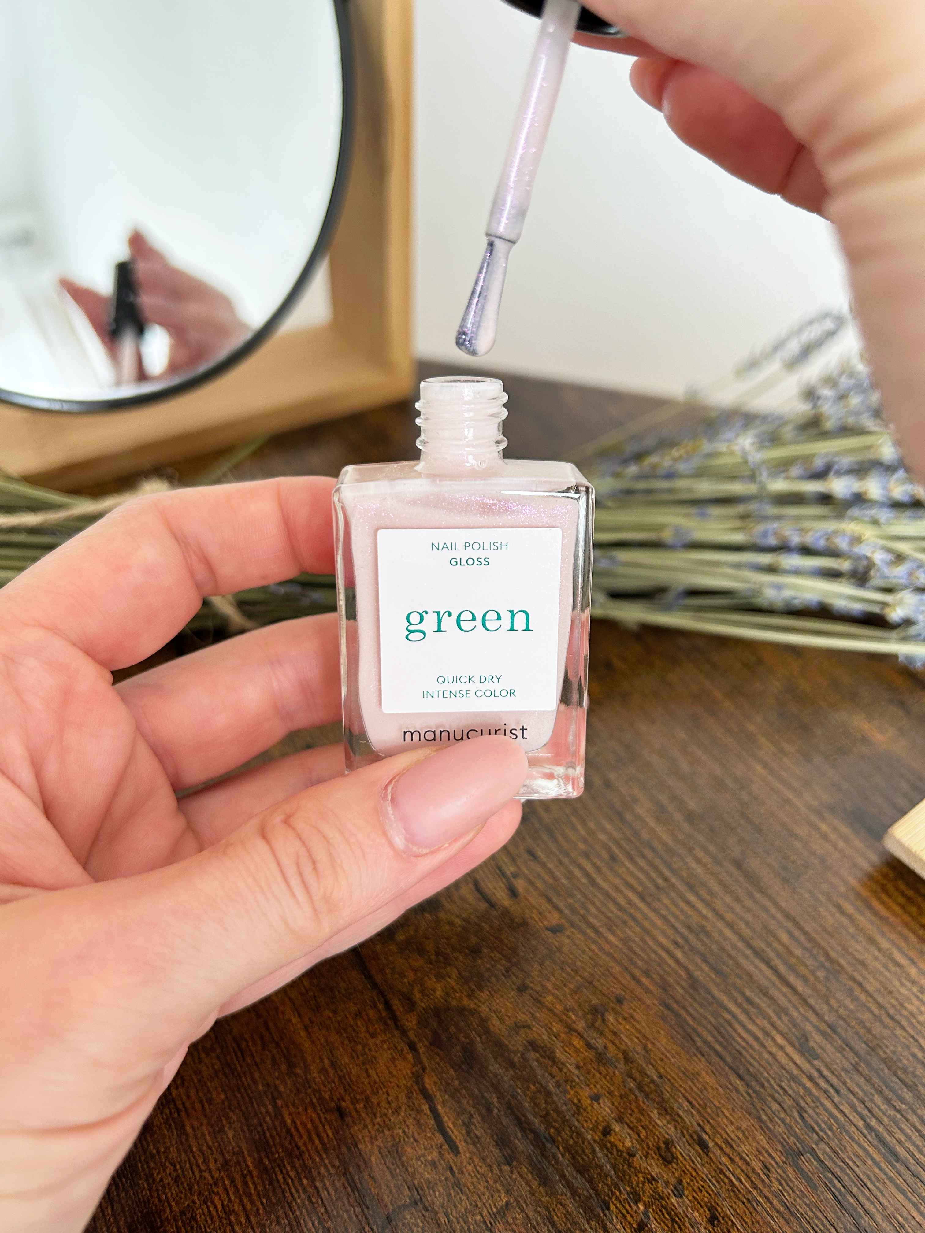 Manucurist Green schnoucí lak na nehty - Gloss (15 ml) - Image 2