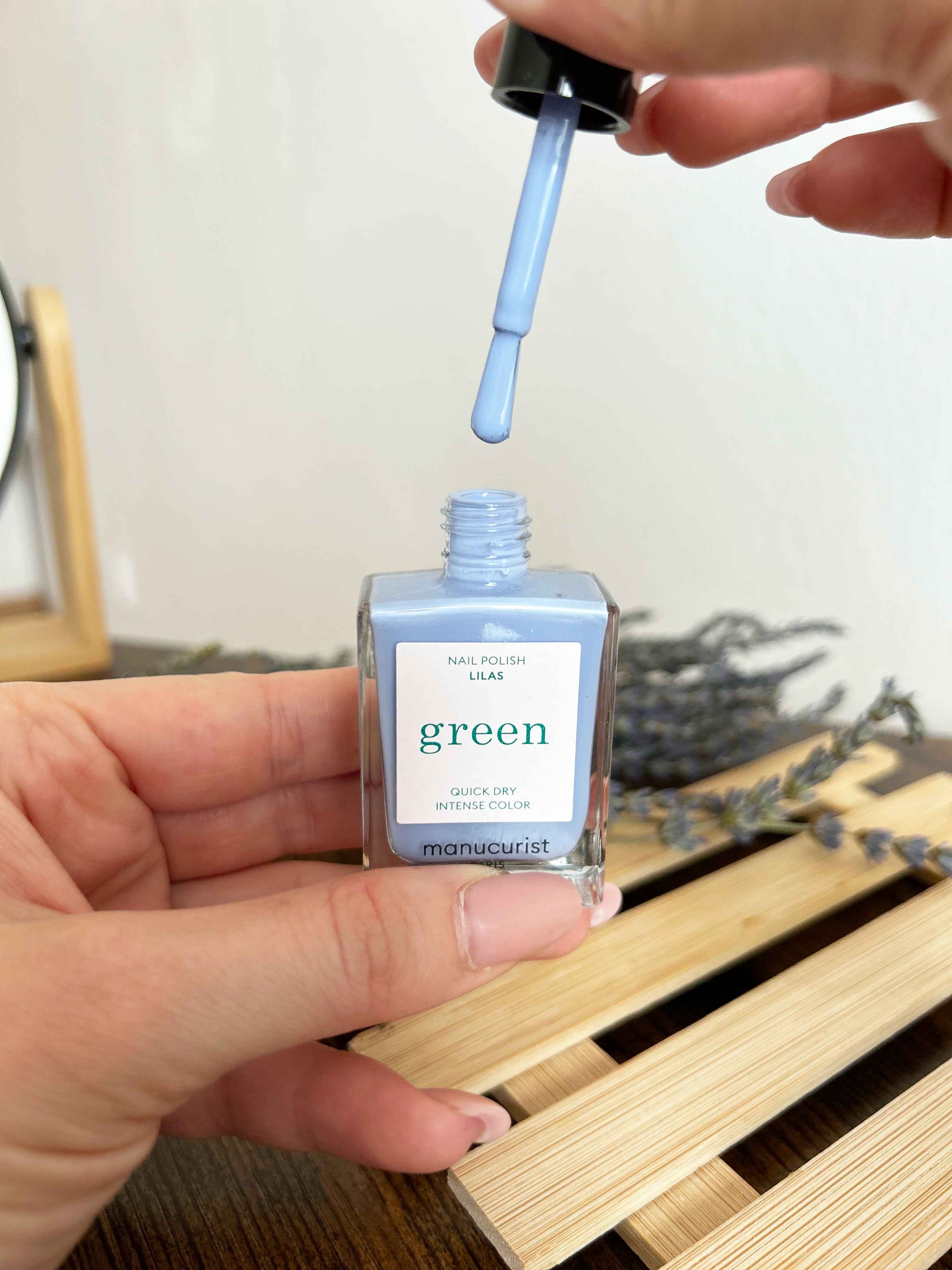 Manucurist Green schnoucí lak na nehty - Lilas (15 ml) - Image 3