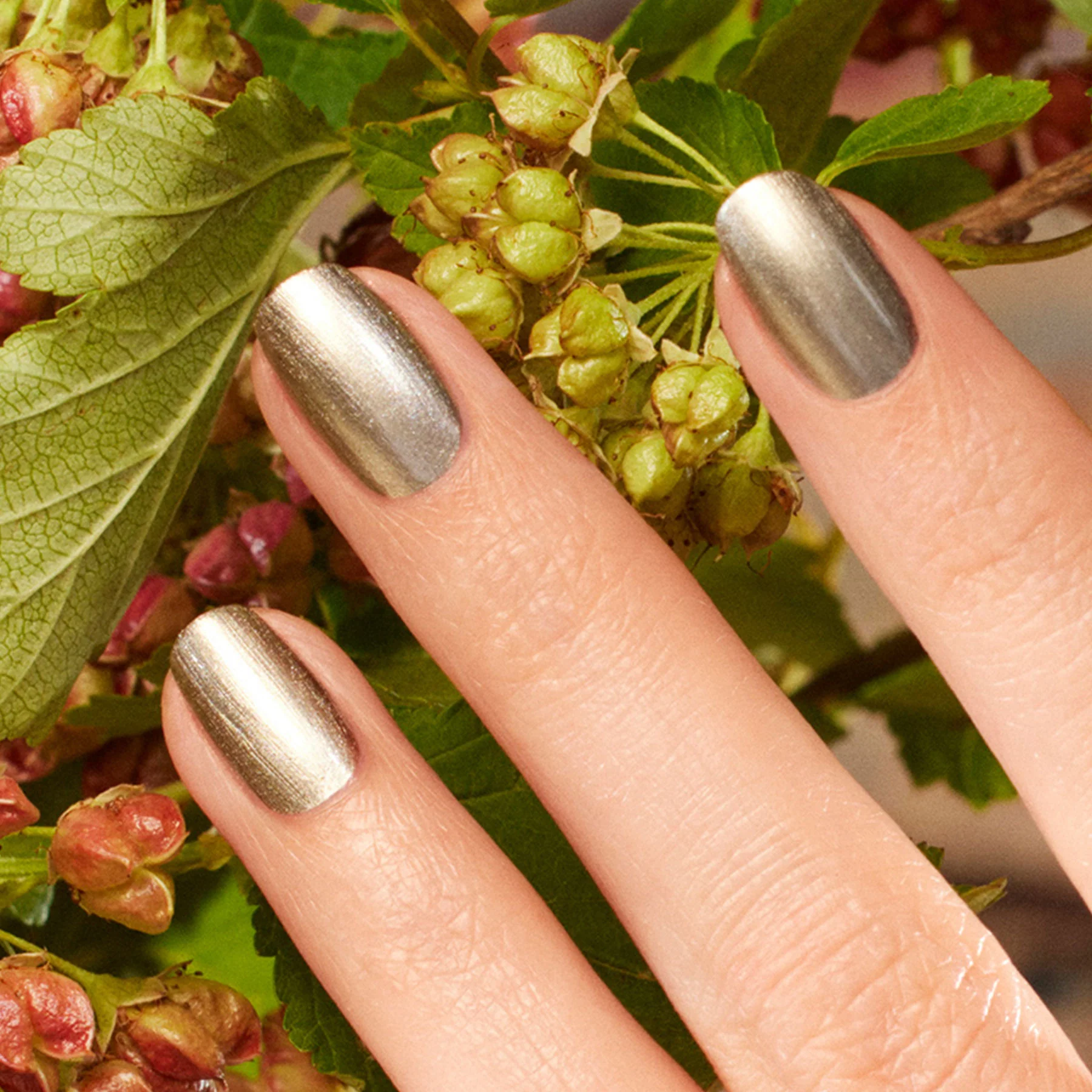 Manucurist Green schnoucí lak na nehty - Metallic (15 ml) - Image 3