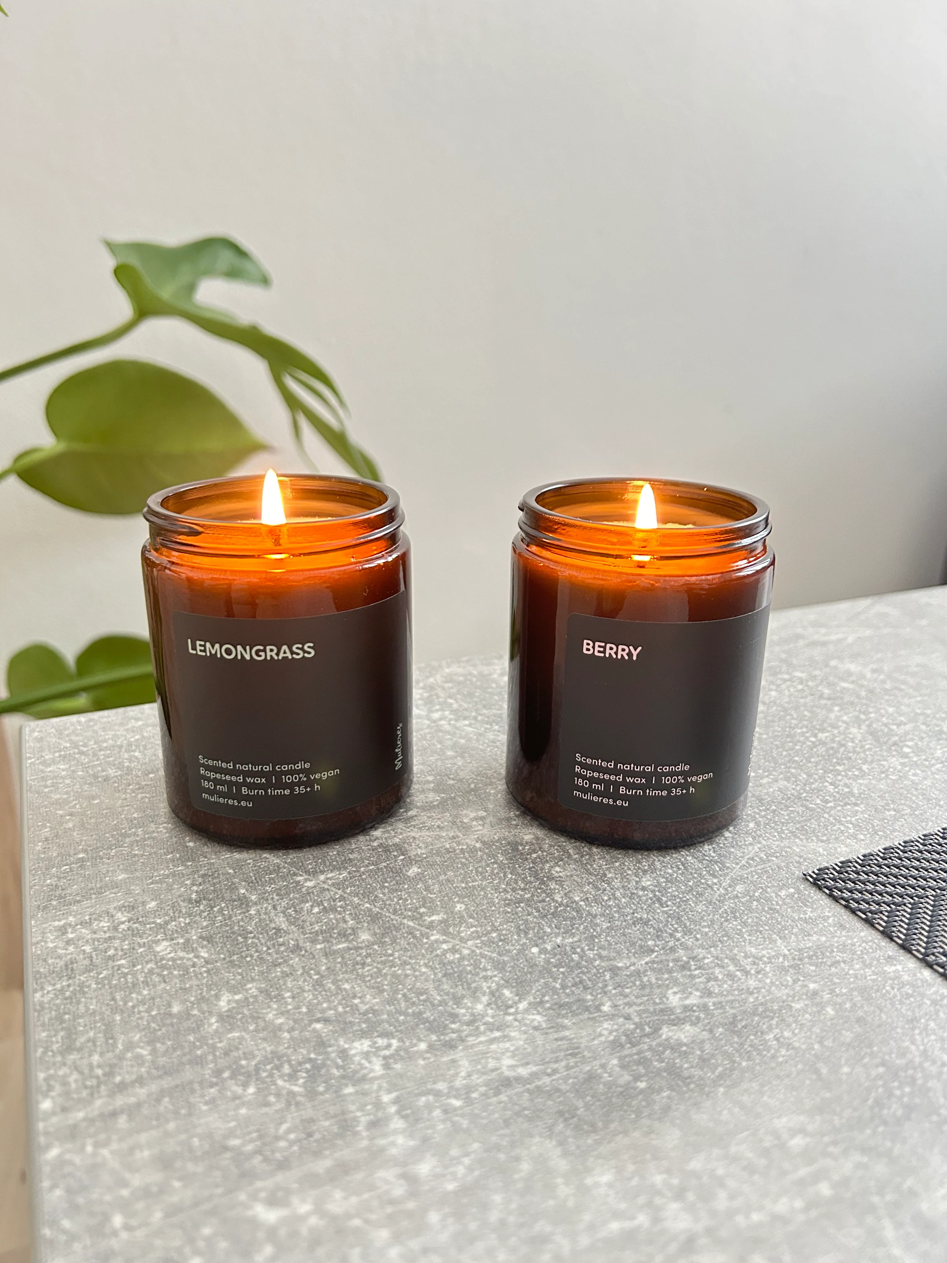 Mulieres Vonná svíčka ve skle - lesní ovoce (180 ml) - Image 3