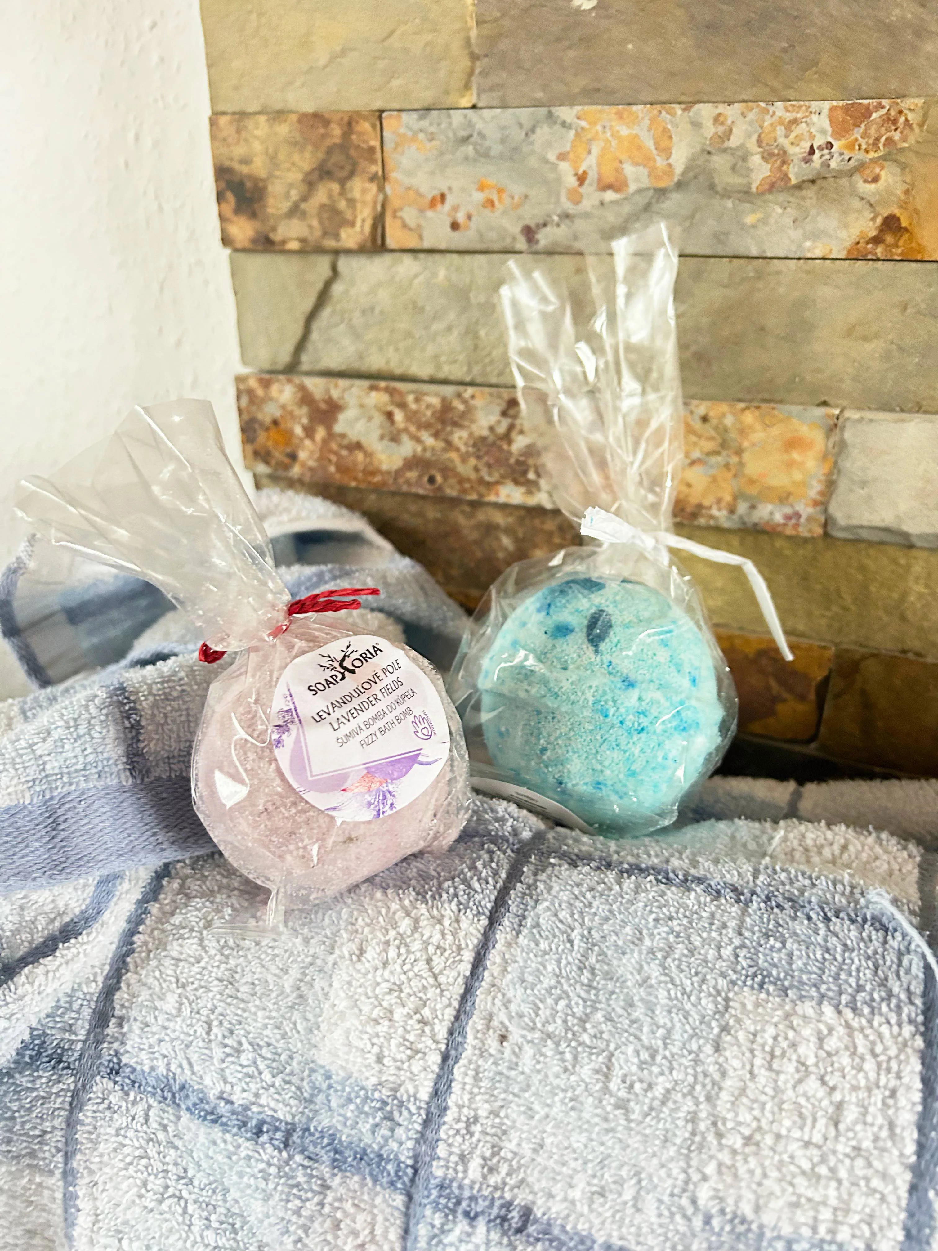 Soaphoria Šumivá bomba do koupele - Levandulové pole (85 g) - Image 4